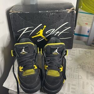 Black and Yellow
Jordan 4’s
Size 4.5 Boys US
Box included upon request